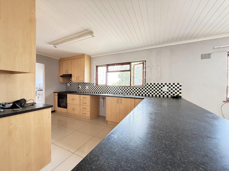 4 Bedroom Property for Sale in Bergzicht Western Cape